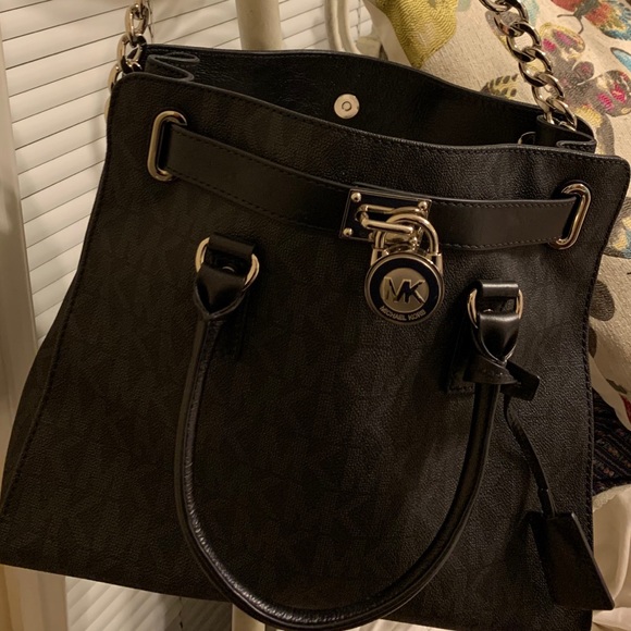 signature Michael Kors 👜 - Picture 2 of 4